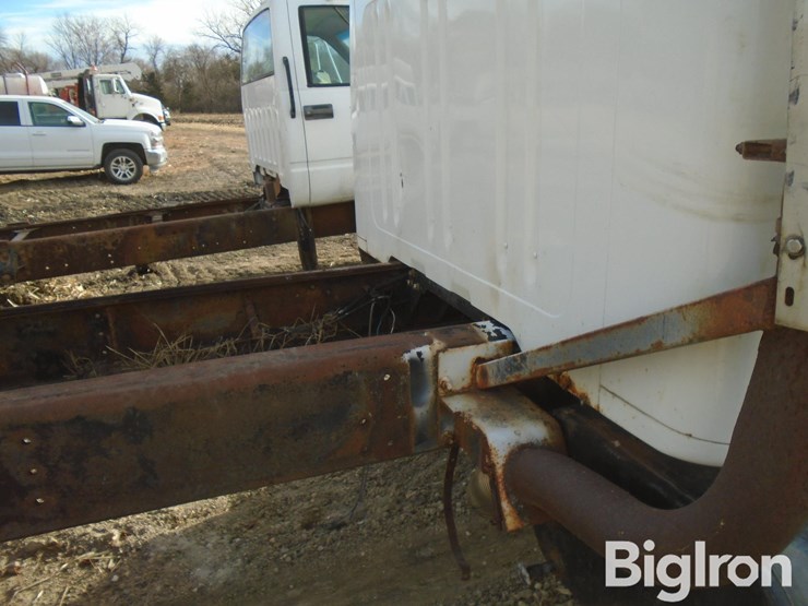 international-4700-image-16