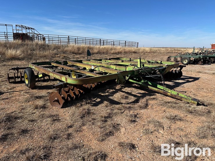 john-deere-235-image-3