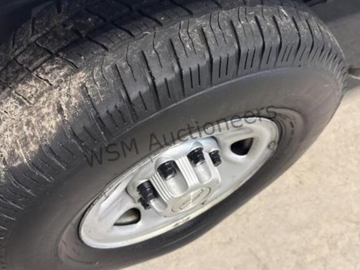 2015-chevrolet-express-2500-image-12