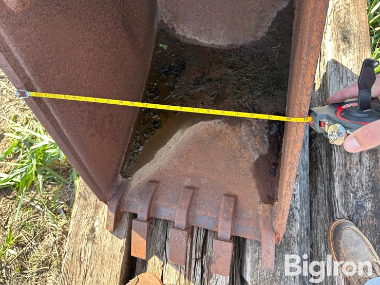 massey-ferguson-60-excavator/backhoe-buckets-image-9