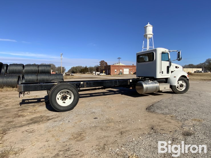 peterbilt-337-image-5