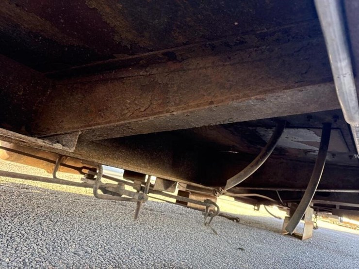 caboose-rail-car-w/-trucks-&-rail-section-image-34