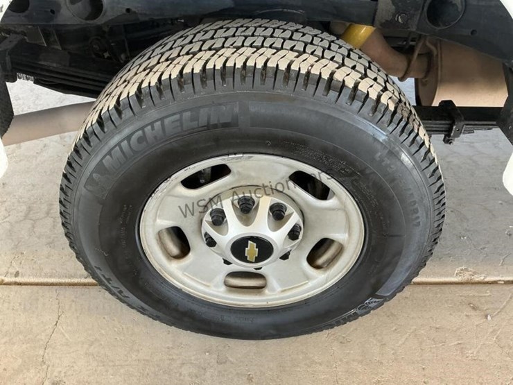 2015-chevrolet-silverado-2500hd-image-8