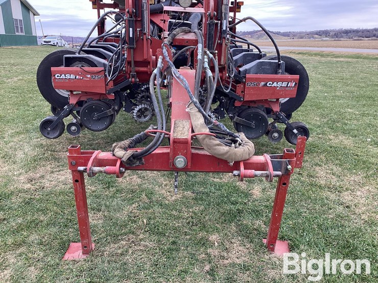 2010-case-ih-1250-image-9