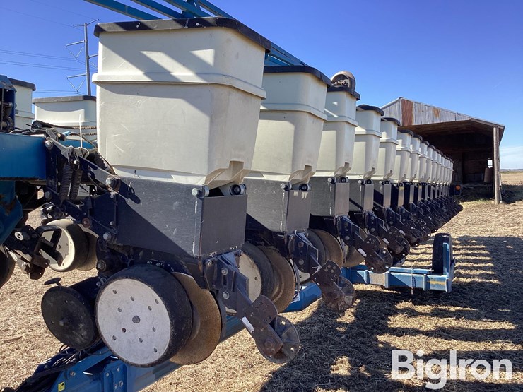 2002-kinze-3600-image-18