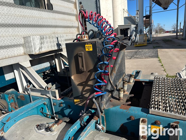 peterbilt-377-image-12