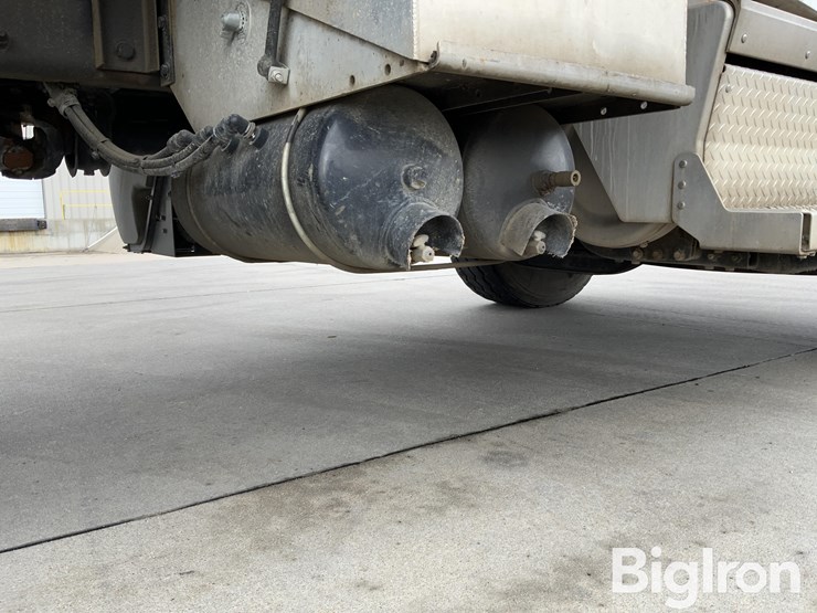 2018-peterbilt-348-image-14