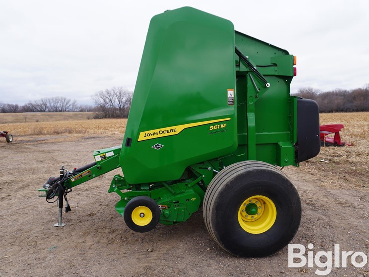 2024-john-deere-561m-image-8