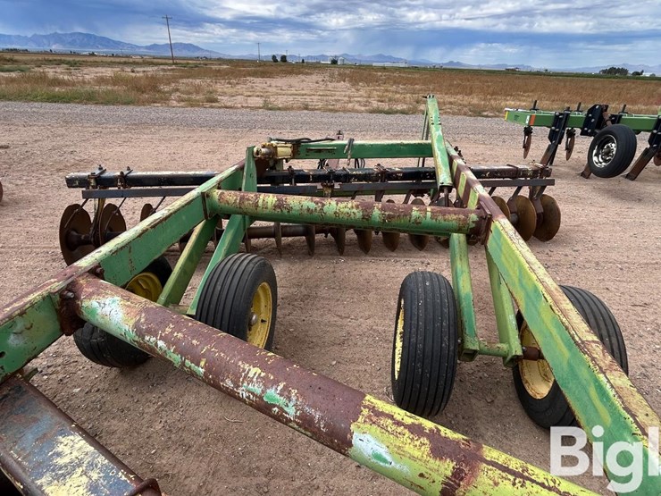 john-deere-t0340-offset-breaking-disk-harrow-image-15