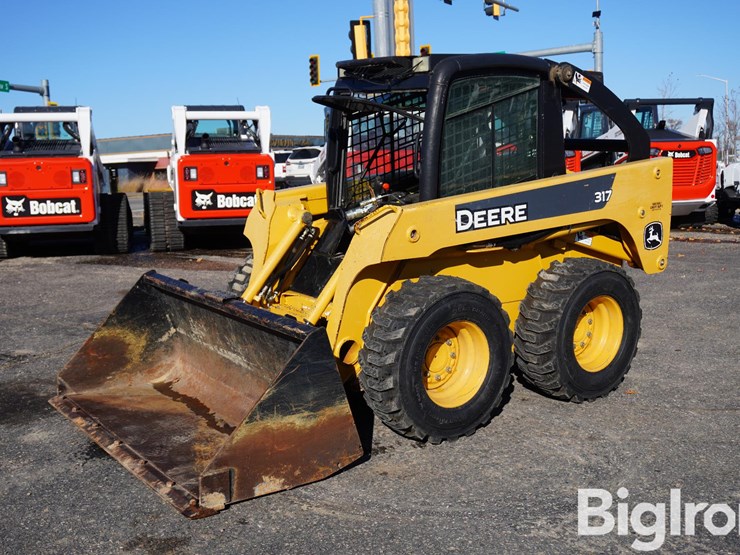 john-deere-317-image-1