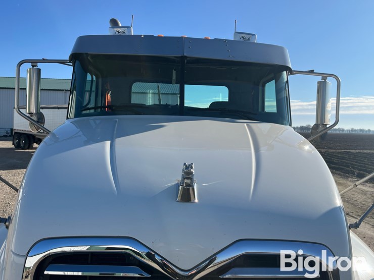 2017-mack-pinnacle-cxu613-image-20