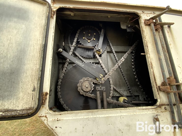 international-7400-image-19