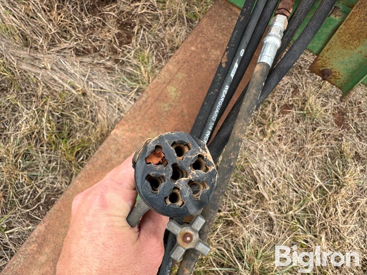 john-deere-680-image-11