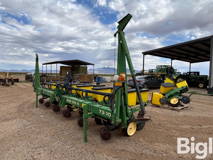 john-deere-7300-image-1