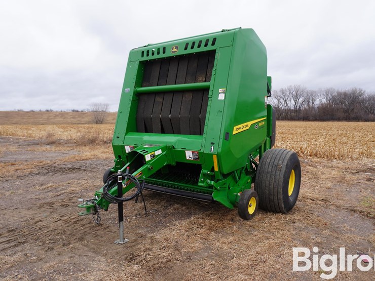 2024-john-deere-561m-image-1