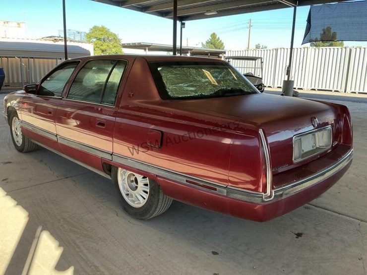 1994-cadillac-deville-concours-sdn-image-5