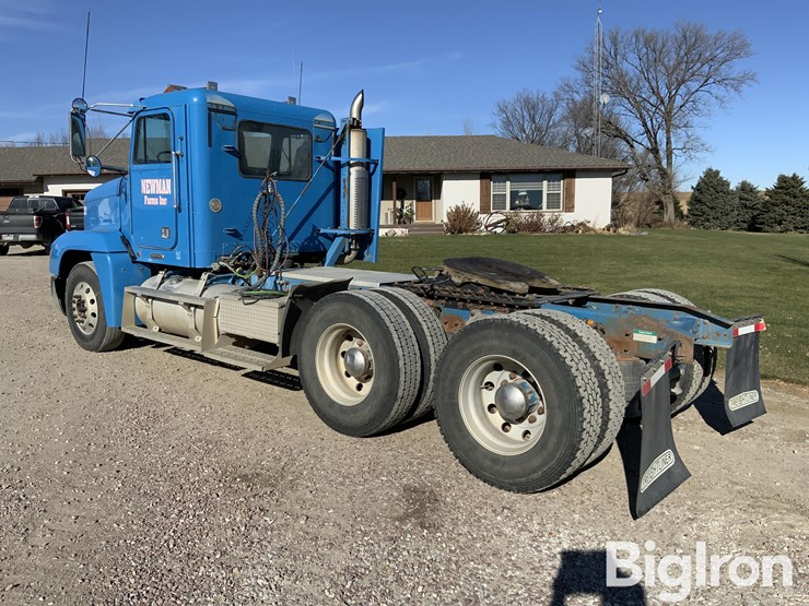 1998-freightliner-fld120-image-7