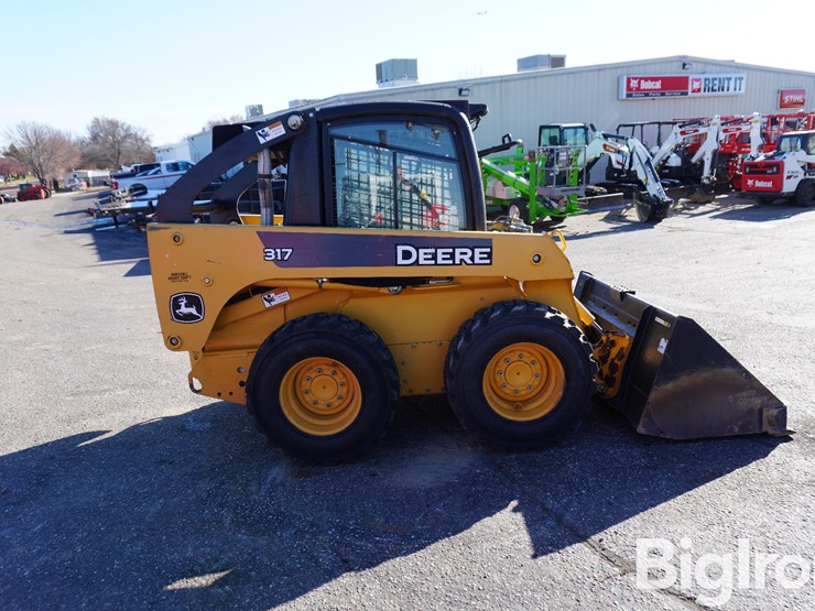 john-deere-317-image-4