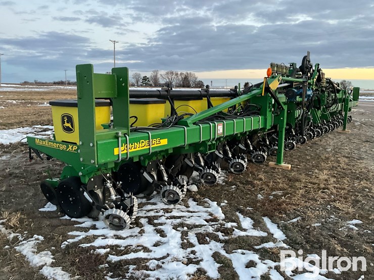 john-deere-1720-image-3