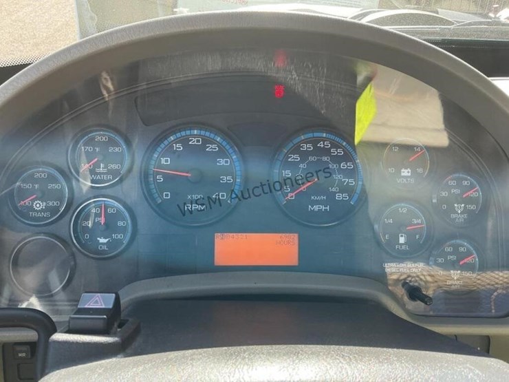 2009-international-7400-image-26