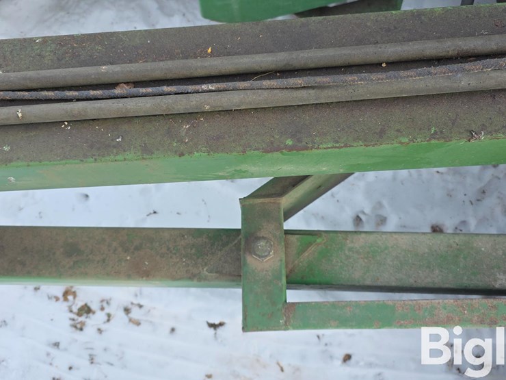 john-deere-300-image-13