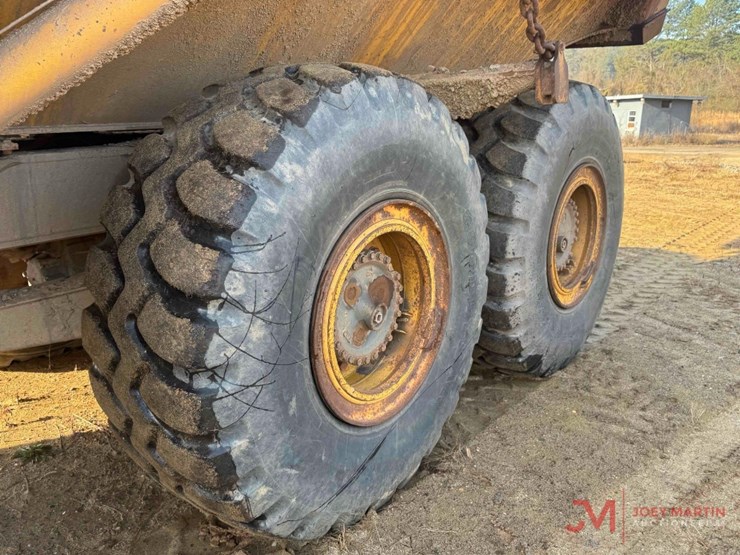 komatsu-hm300-2-image-11