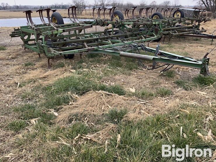 john-deere-25-image-3