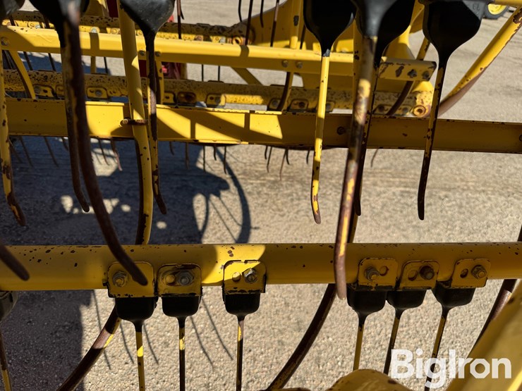 new-holland-216-image-12