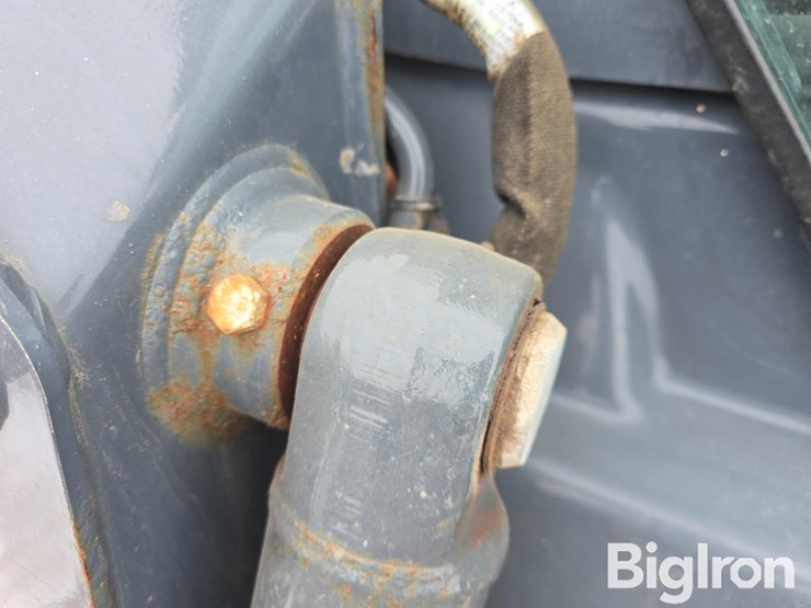 2023-deere-318g-image-17