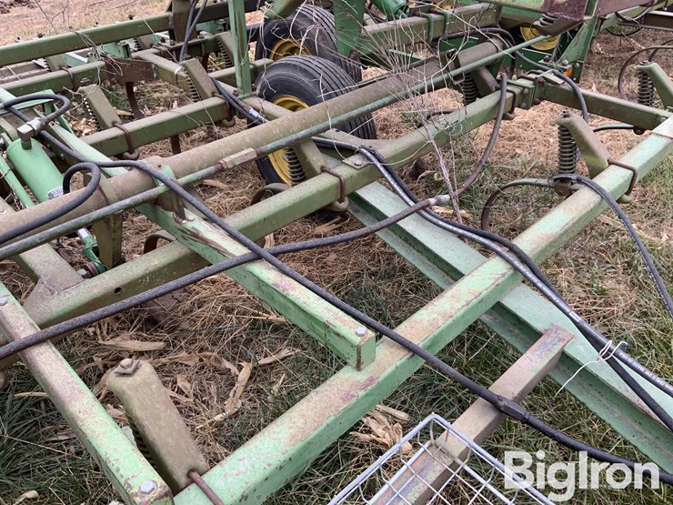 john-deere-25-image-12