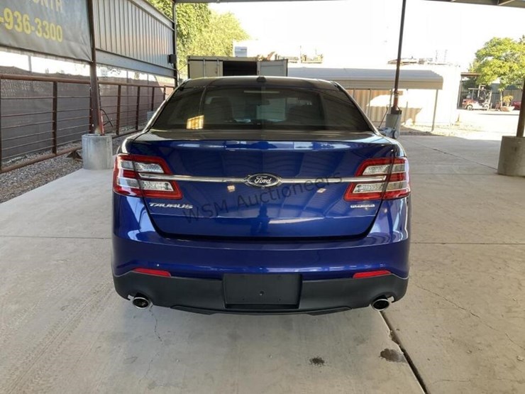 2015-ford-taurus-sdn-image-6