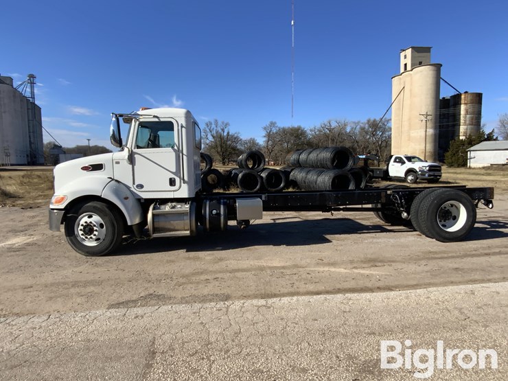 peterbilt-337-image-8