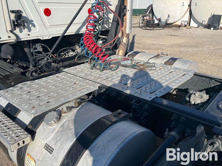 2017-mack-pinnacle-cxu613-image-16