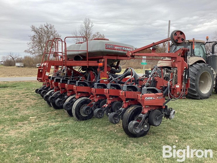 2010-case-ih-1250-image-19