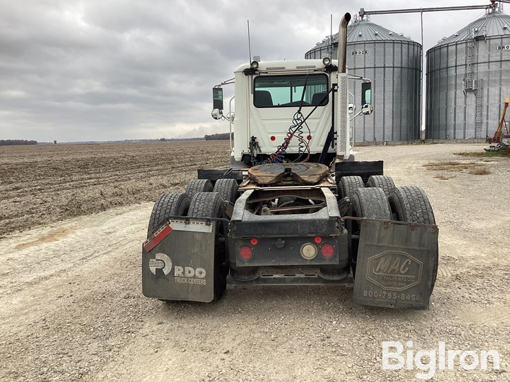 2017-mack-pinnacle-cxu613-image-9