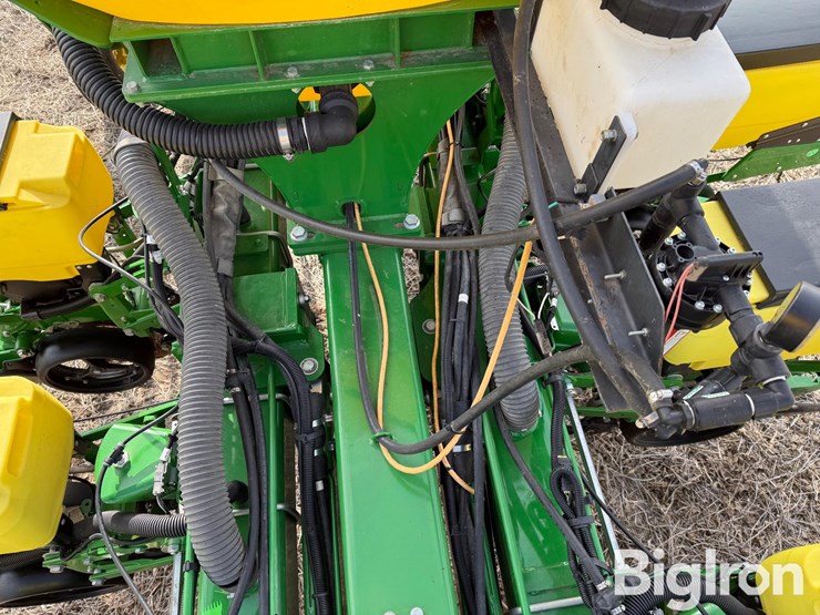 2019-john-deere-1775-image-13