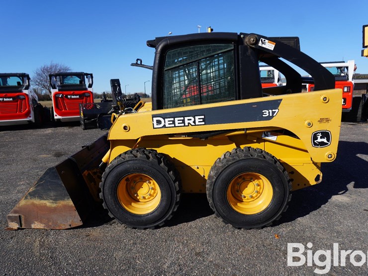 john-deere-317-image-8