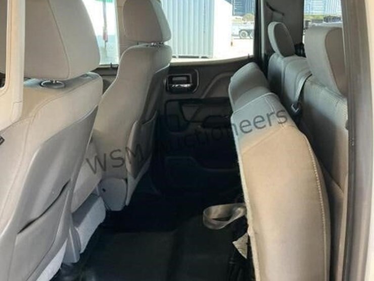 2015-chevrolet-silverado-2500hd-image-26