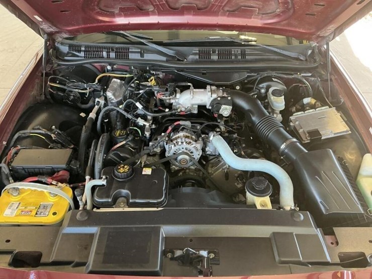 2011-ford-crown-victoria-sdn-image-11