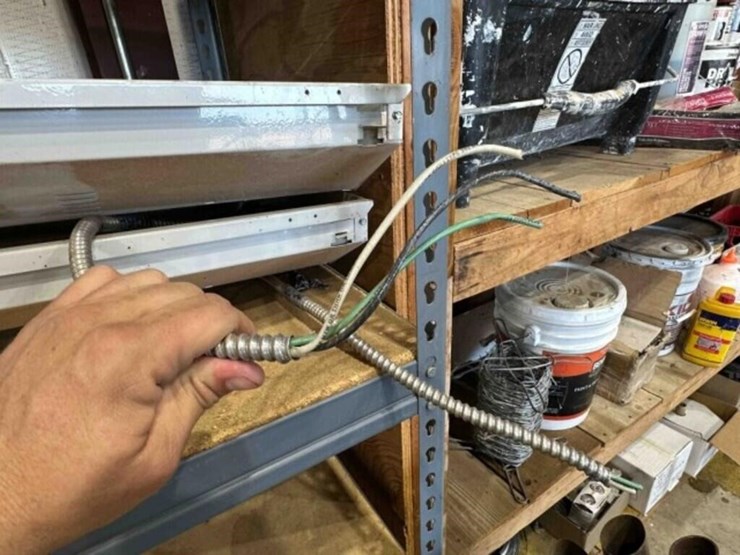 7--48”x20”-fluorescent-light-fixtures-image-6