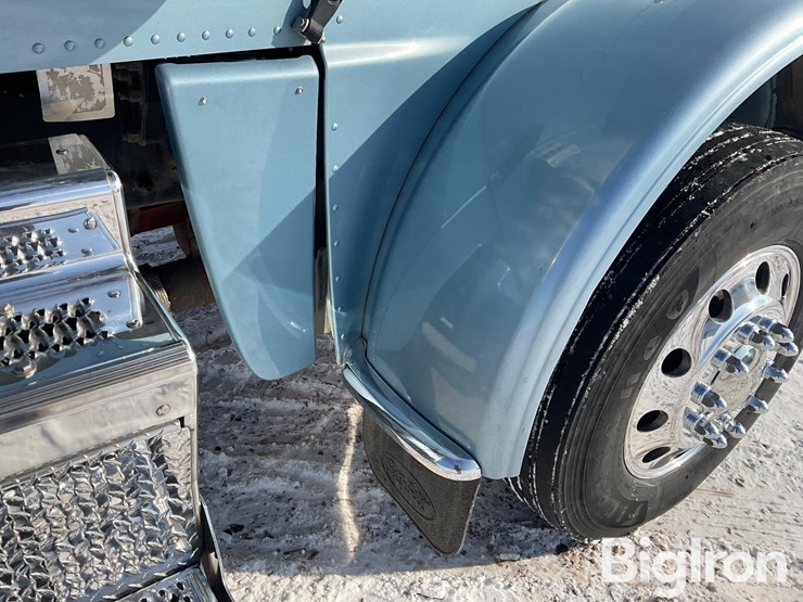 2018-peterbilt-389-image-15