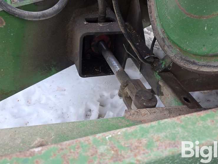 john-deere-300-image-15