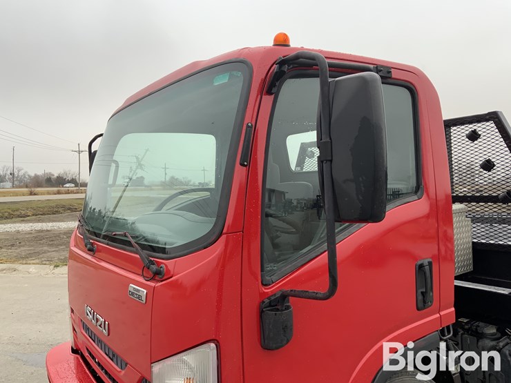 2016-isuzu-nrr-image-15