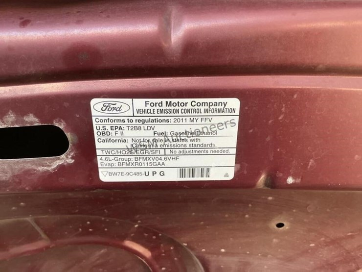 2011-ford-crown-victoria-sdn-image-9