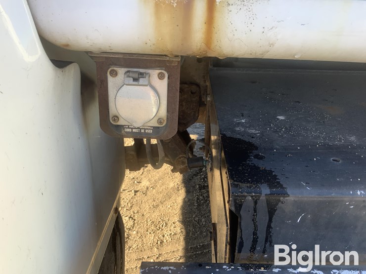 international-4900-image-9