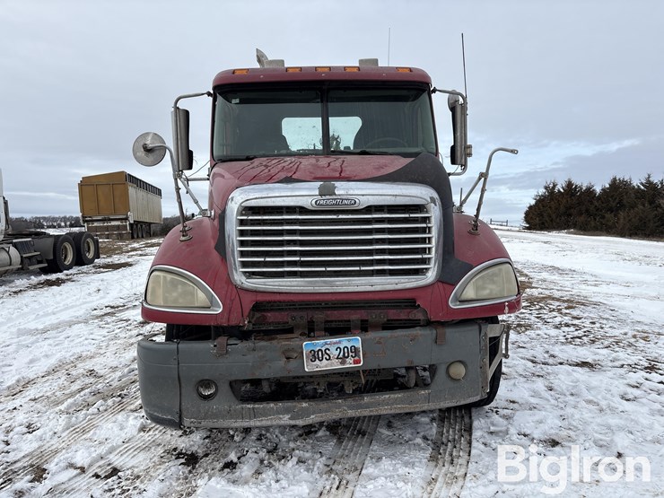 freightliner-columbia-120-image-2