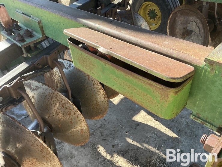 john-deere-235-image-12