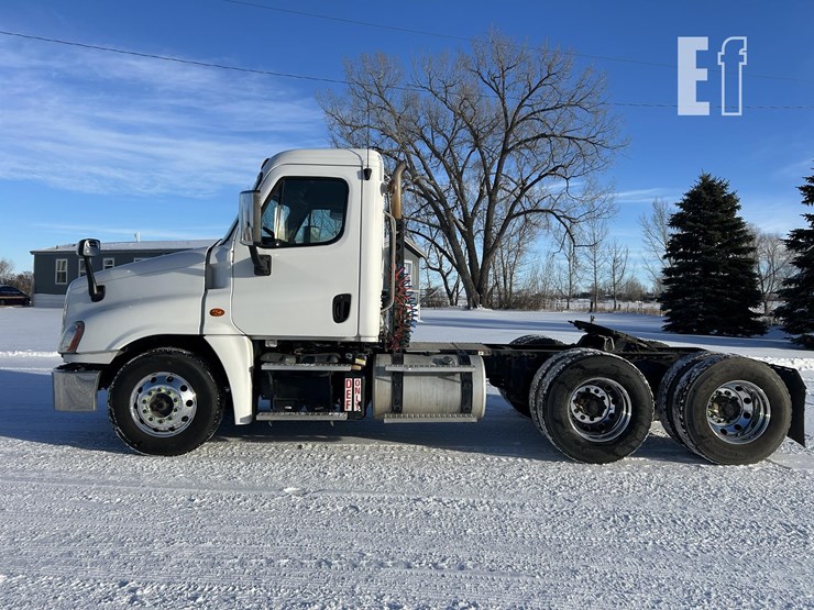 2018-freightliner-cascadia-125-image-12