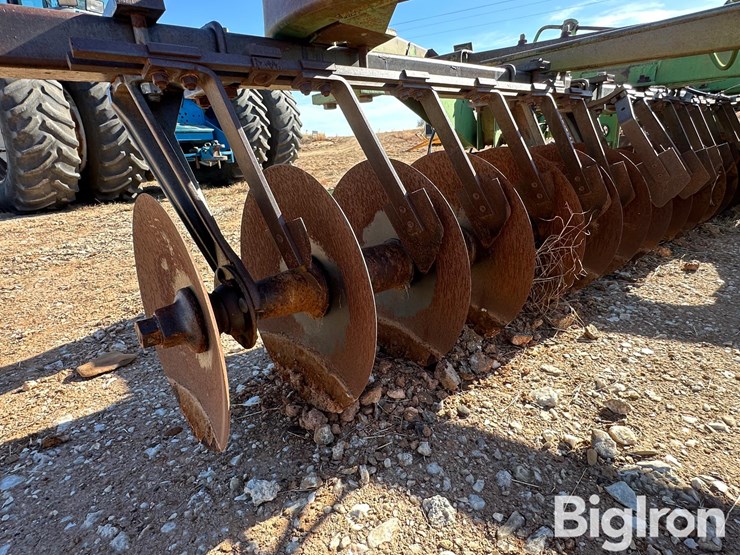 john-deere-235-image-10