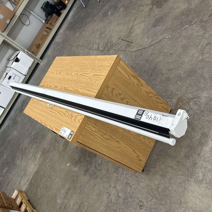 Pull-Down Projector Screen